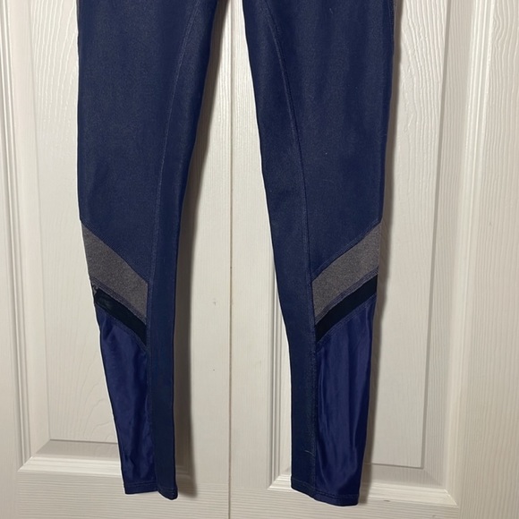 ALO Highrise Legging XS - Picture 3 of 6